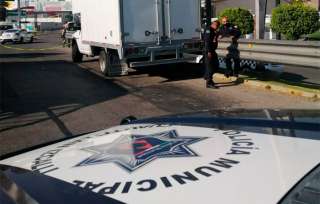 El operador de una camioneta de 3 1/2 toneladas, fue atacado a balazos por resistirse a entregar su vehículo