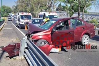 La víctima viajaba en un vehículo Chevrolet Aveo con placas de circulación NJE-910-A.