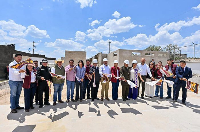 Autoridades estatales, municipales y mandos de seguridad participan en el arranque de la ampliación de la base de Seguridad Pública en Aculco.