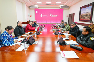 Integrantes de la Mesa de Paz durante la sesión número 24 del año.