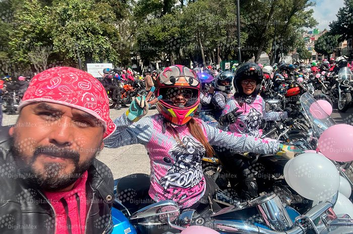 Motociclistas y familias participaron en la Rodada Rosa 2026 en Toluca para promover la detección temprana del cáncer de mama.