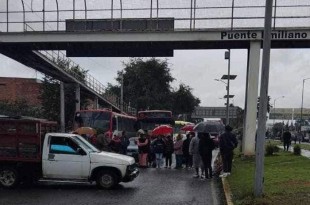 Ante falta de agua manifestantes deciden bloquear carretera Toluca-Naucalpan