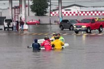 Se inunda Toluca tras fuertes lluvias