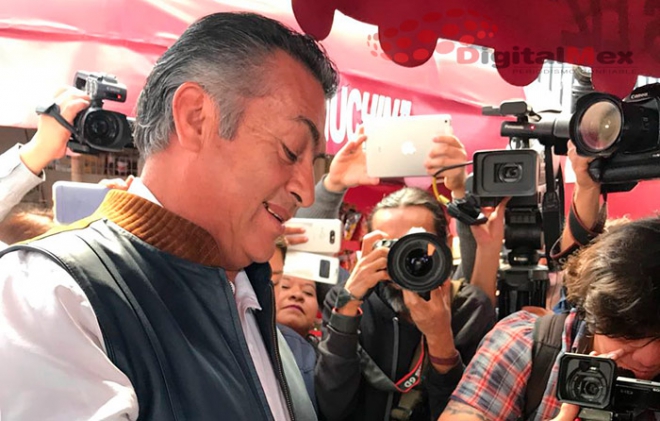 El Bronco da ‘bola’ en Toluca, y mujer lo increpa