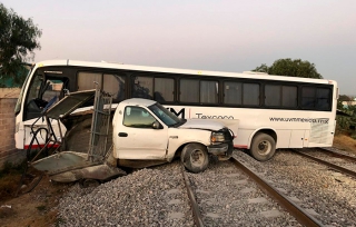 Arrolla ferrocarril autobús en Otumba