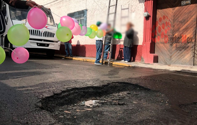 "Celebran" cumpleaños de bache en Capultitlán