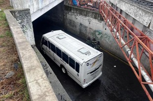 El autobús circulaba sobre Alfredo del Mazo para incorporarse a Paseo Tollocan.