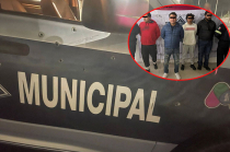 Tras un operativo coordinado, los agresores fueron ubicados en una gasolinera y detenidos con un arma calibre 9 milímetros en su poder.