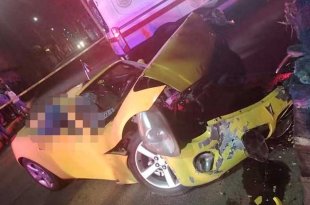 Policías de Metepec arrestan al conductor alcoholizado tras chocar contra una jardinera de concreto