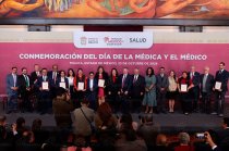 Autoridades del Gobierno del Estado de México entregaron reconocimientos a profesionales de ocho instituciones de salud durante la ceremonia del Día de la Médica y el Médico.