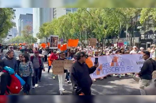 Este domingo 11 de enero, alrededor de 2 mil personas marcharon en la Ciudad de México en apoyo al Refugio Franciscano.