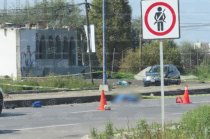 El cuerpo del hombre quedó tendido a un costado de la carretera Toluca-Naucalpan, en Xonacatlán, tras ser atropellado.