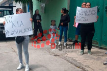 También señaló a la supervisora Silvia Tinajero Gutiérrez por omitir su responsabilidad en el proceso de reinstalación