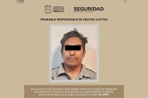 Elementos de la policía localizaron fajada a la cintura de lado derecho del sujeto una pistola, calibre 22 milímetros, con cachas de madera, color café, y en el bolsillo delantero, el casquillo percutido de una bala.