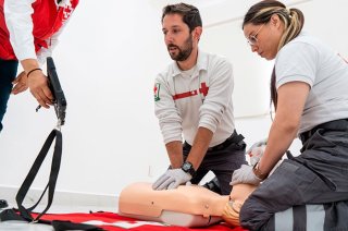 El Diplomado en Atención Médica Prehospitalaria de Cruz Roja Mexicana ofrece formación teórica y práctica para responder ante situaciones de emergencia.