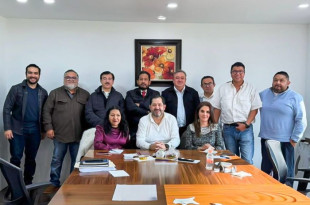 El diputado Francisco Vázquez sostuvo una reunión con integrantes del gabinete del Congreso.