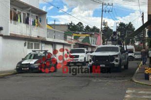 Elementos de seguridad resguardan la escena del hallazgo del menor en Metepec
