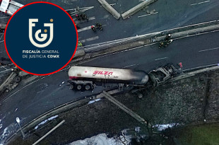 Restos de la pipa de gas tras la explosión en Calzada Ignacio Zaragoza, en Iztapalapa