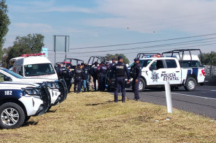 Dos cuerpos fueron encontrados en puntos próximos de la México–Pachuca; autoridades investigan si los hechos están vinculados.