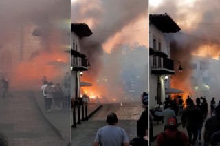 Según los primeros reportes, un cable hizo cortocircuito, lo que provocó la detonación del material pirotécnico y un incendio que rápidamente se extendió por la calle.
