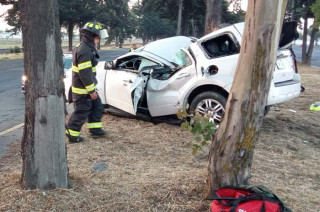 De acuerdo con los primeros reportes, el conductor, un hombre de 37 años, resultó con lesiones leves.
