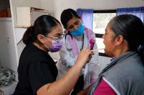 Realizan revisiones médicas generales, valoración clínica y atención odontológica gratuita para acercar servicios de salud a la población.