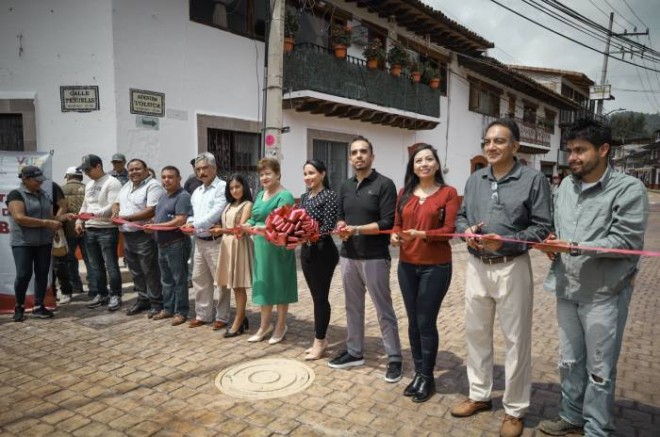 La alcaldesa detalló que ambas obras comprenden más de 3,000 m2 de longitud, en esta primera etapa, ya que se pretende continuar con los trabajos hasta la autopista hacia Toluca y Ciudad de México