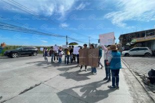 Vecinos de Calimaya realizaron una protesta para exigir la revisión del relleno sanitario señalado por malos olores.