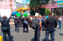 #Video: Policías de #LosReyesLaPaz bloquean la México-Puebla