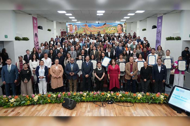 El presidente de la CODHEM, Víctor Leopoldo Delgado Pérez, y el Consejo Consultivo para la Prevención y Eliminación de la Discriminación entregaron el Premio Estatal Contra la Discriminación 2025.