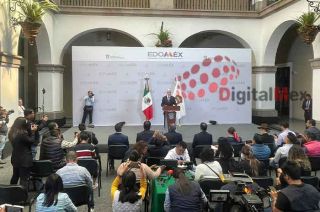 Del Mazo felicitó a la maestra Delfina Gómez, abanderada de la candidatura común Juntos Hacemos Historia, por los resultados alcanzados en la elección de ayer.