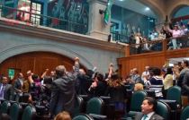 Diputados echan abajo la Ley ISSEMyM