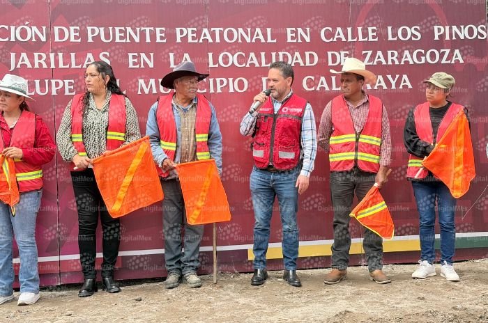 El presidente municipal de Calimaya, Omar Sánchez Velázquez, encabezó el arranque de la construcción del puente peatonal en la calle Los Pinos