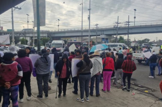 Vecinos bloquean Bordo de Xochiaca