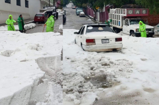 Granizada y lluvias intensas provocaron encharcamientos y complicaciones viales en Ecatepec.