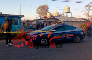Elementos de la Policía Municipal de Toluca acordonaron el área para evitar el paso de curiosos y permitir los trabajos de primeros respondientes mientras esperaban al personal especializado.