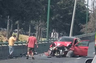 El conductor de un Nissan March rojo perdió el control al intentar esquivarla.