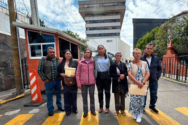 Familiares de las víctimas y la activista Frida Guerrera participaron en el acto de disculpa pública ofrecido por la Fiscalía del Estado de México.