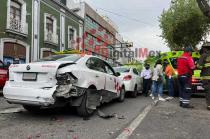 El impacto también causó una carambola entre otros tres carros.