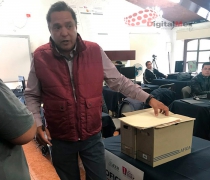 Morena también registra a sus candidatos