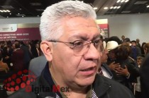 Cristóbal Castañeda Camarillo, titular de la SSEM, explicó que uno de los aspirantes tenía un mandamiento judicial por secuestro exprés, mientras que el otro contaba con tres ingresos a prisión por diferentes delitos.