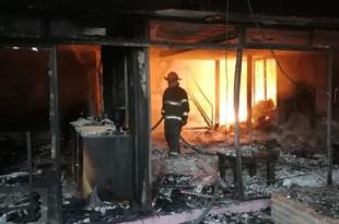 Los servicios de emergencia se movilizaron esta mañana a la calle Fuente del Quijote, en la colonia Lomas de Tecamachalco.