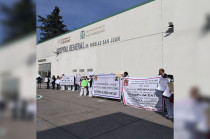 Los trabajadores exigen pago de salarios pendientes, dotación de insumos médicos y mejores condiciones laborales.