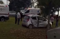 La tarde de este domingo, un vehículo compacto volcó en Paseo Tollocan, Toluca, afectando la circulación antes de Plaza Sendero
