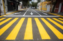 Las obras incluyen aplicación de carpeta asfáltica y slurry en distintas vialidades de la capital mexiquense.