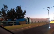 Severo tráfico provoca volcadura de tráiler en #Tultitlán