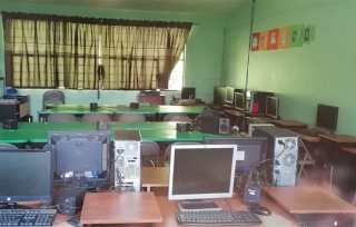#Metepec: roban 18 computadoras de primaria y dejan sin clases a niños