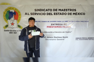 Docente beneficiado recibe préstamo del FAJAM