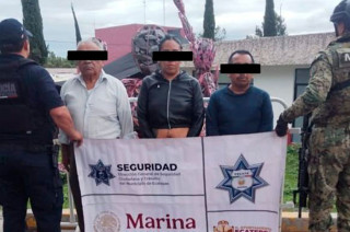 En el lugar fueron detenidos Gaudencio “N” de 81 años, José Luis “N”, de 57 años y Paula “N”, de 41 años.