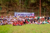 La unidad deportiva “Juan Dosal” fue el escenario ideal para este primer evento que reunió a padres de familia, docentes, alumnado y las autoridades municipales.